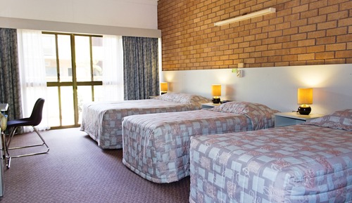 Standard Room (1 Queen & 2 Singles)