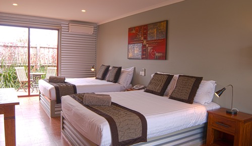 Deluxe Studio, Non Smoking, Balcony (Deluxe Twin Queen)
