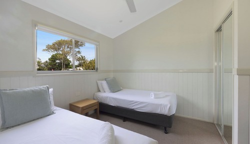 Deluxe Cabin - Sleeps 4 - Dog Friendly