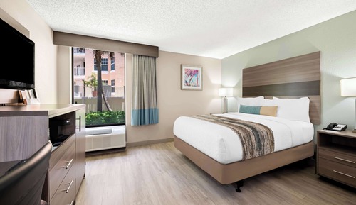 Standard Room, 1 Queen Bed, Accessible, Non Smoking
