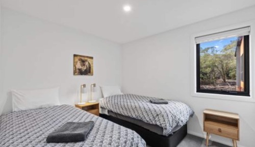Deluxe 2 Bedroom Cabin - Sleeps 4