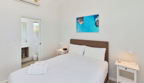 One Bedroom Bay Studio Apartment