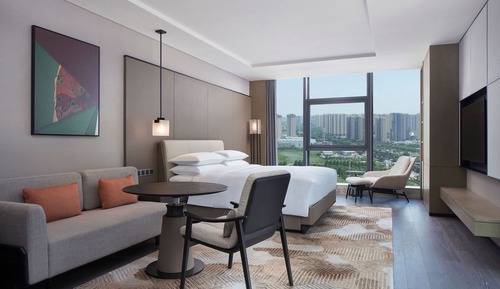Deluxe Room, 1 King Bed, Garden View