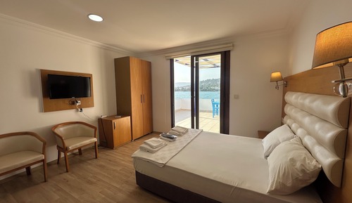 Standard Studio Suite, 1 King Bed, Sea View