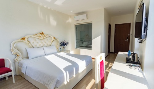 Deluxe Room, 1 King Bed, Bathtub, Tower