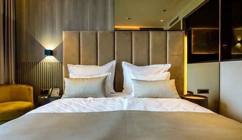 Comfort Room, 1 King Bed, Partial Sea View