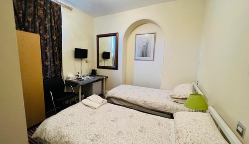 Standard Twin Room : 3 Rooms