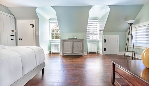 Colonial Room 5