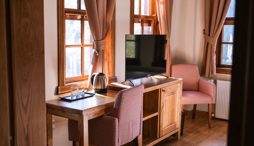 Deluxe Room, Private Bathroom, Mountain View