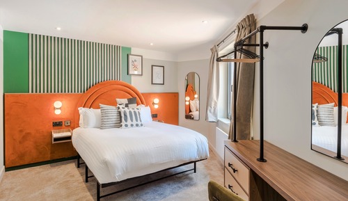 Deluxe Apartment