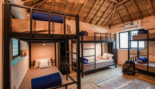 Deluxe 6 Bed Female Dorm