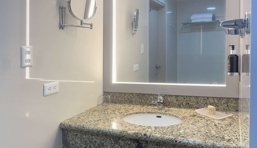 Business Suite, Non Smoking (2 Full Beds)