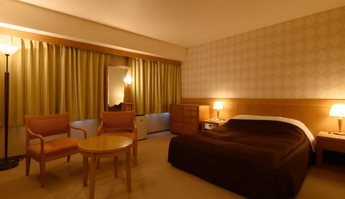 Deluxe Room, Smoking