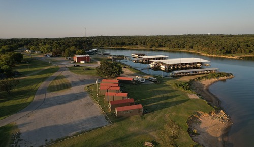Lake View, Modern Cabin Lake Texoma, Screened Patio, Kitchenette - No Pets