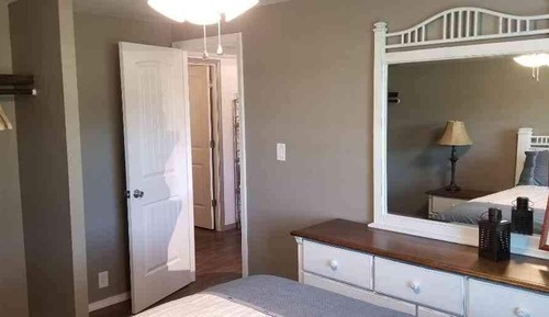 Comfy Lakefront Cottage - No Pets