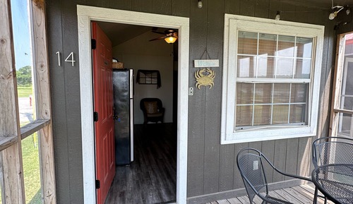 Lake View, Modern Cabin Lake Texoma, Screened Patio, Kitchenette - No Pets