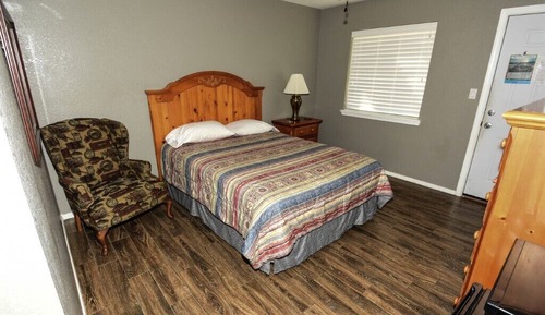 Cozy Two Bedroom, Lake Texoma, Lake View, Marina Access - No Pets