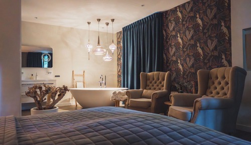 Romantic Studio Suite