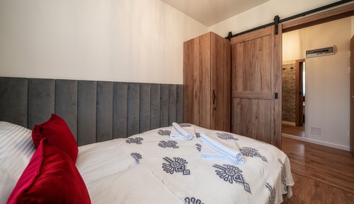 Apartment (C6)