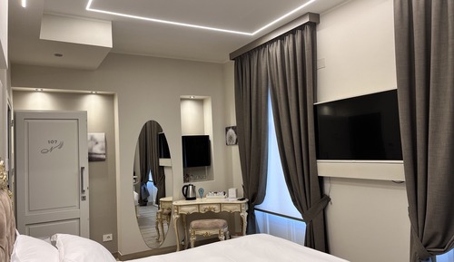 Studio Suite, 1 King Bed, Bathtub, Hill View