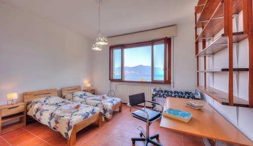 Family House, 2 Bedrooms, Mountainside (La Finestra Sul Lago)