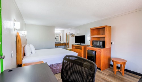 Standard Room, 1 Queen Bed, Non Smoking