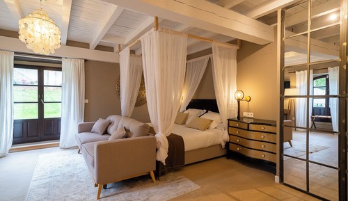 Suite, 1 King Bed with Sofa bed, Bathtub, Garden View
