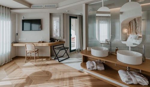 Deluxe Suite