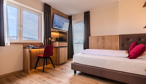 Superior Single Room, Balcony, Lake View