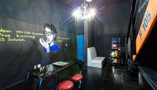 Room (F202 black)