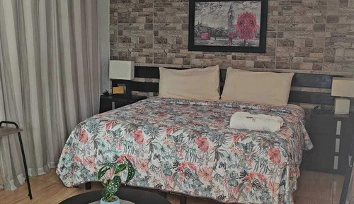 Standard Room, 1 King Bed, Non Smoking, Courtyard View