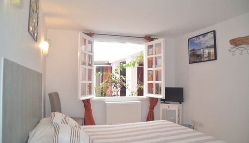Basic Room, 1 Queen Bed