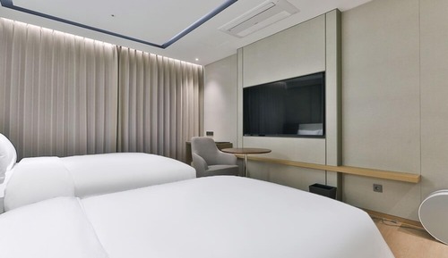 Signature Twin Room