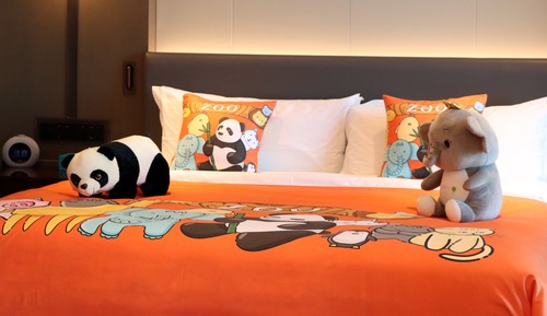 One King Bed, Animal Kingdom-Themed, Family Room