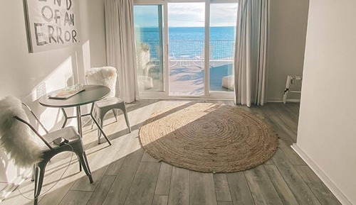 Panoramic Room