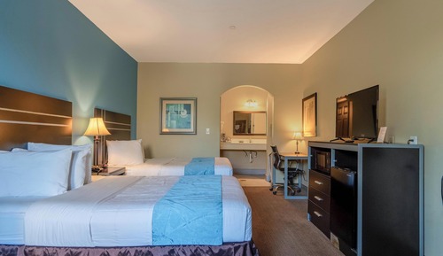 2 Queen Beds with Kitchenette Non-Smoking