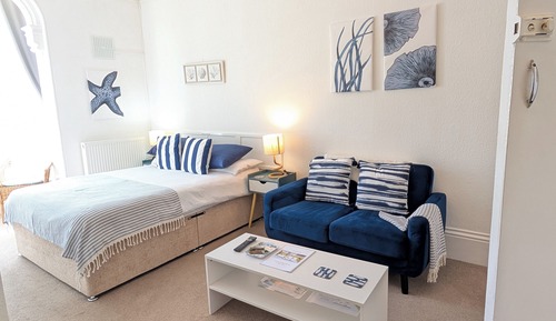 Studio (Apartment 6)