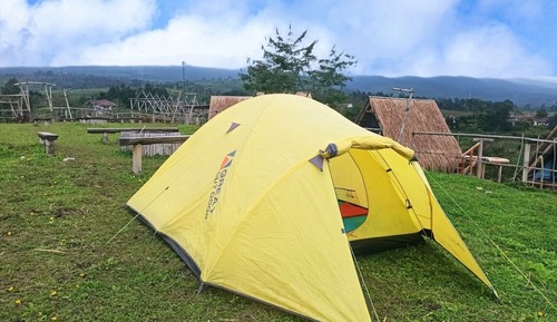 Economy Tent, 2 Queen Beds, Fireplace, Garden Area