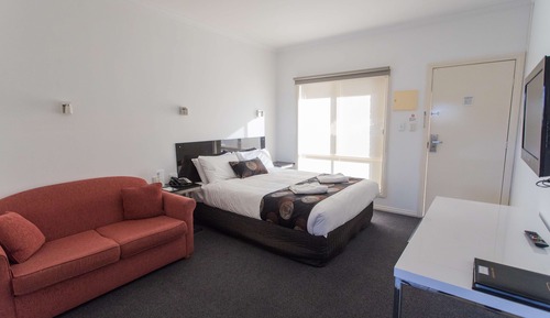 Deluxe Room, 1 Queen Bed, Non Smoking, Kitchenette (Walk-in Shower)