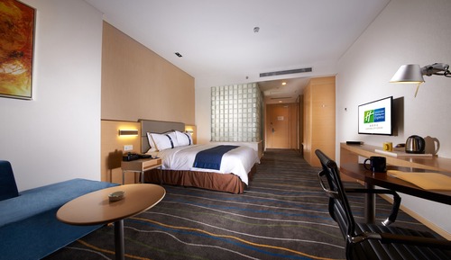 Standard Room, 1 King Bed, City View