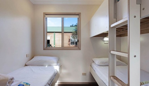Deluxe 2 Bedroom Cabin - Sleeps 5