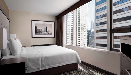Studio, 1 King Bed, Accessible (Roll-In Shower)