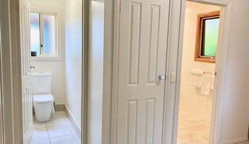 Two Level 2 Bedroom Gumnut Cottage with Woodfire