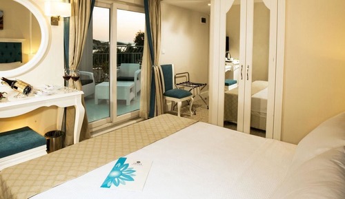 Standard Room (Land View)