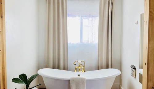 Signature Single Room, 1 Queen Bed, Bathtub