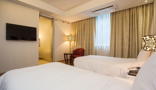 Standard Twin Room (Bigger than most in Seoul)