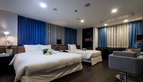 Suite (Pool can be filled with water once a day from 3-5 PM,Hot water cannot be supplied after that)