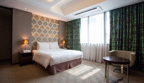 Deluxe Double Room (Bigger than most in Seoul)