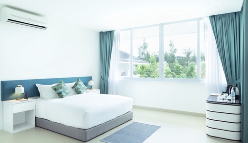 Cove Corner Suite