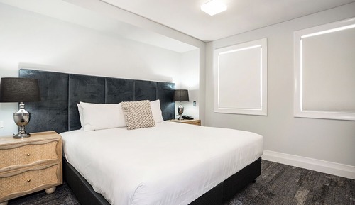 Deluxe One Bedroom Apartment